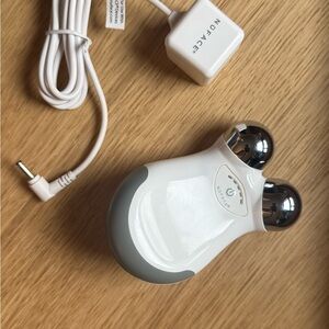 NuFace White and Silver Toning Device